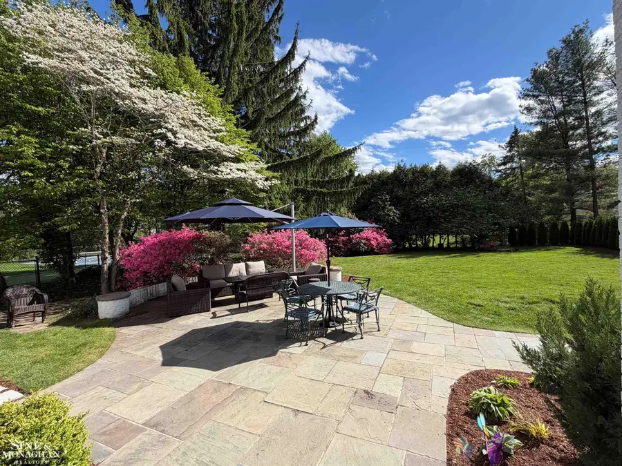 77 Merriweather RD, Grosse Pointe Farms, MI 48236 - #3