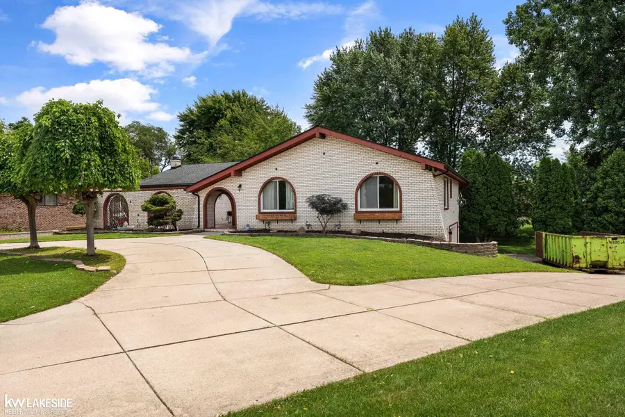 37632 Joanne DR, Clinton Township, MI 48036 - #2