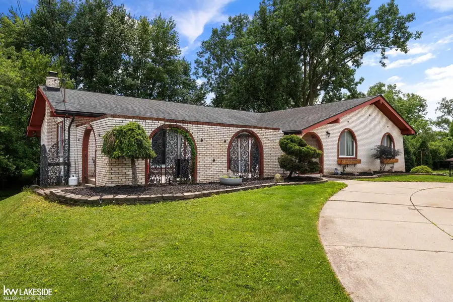 37632 Joanne DR, Clinton Township, MI 48036 - #3