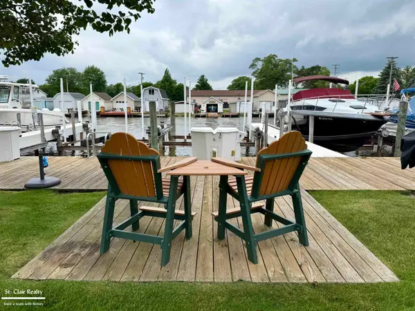 6 Pine River  CLB, St, MI 48079