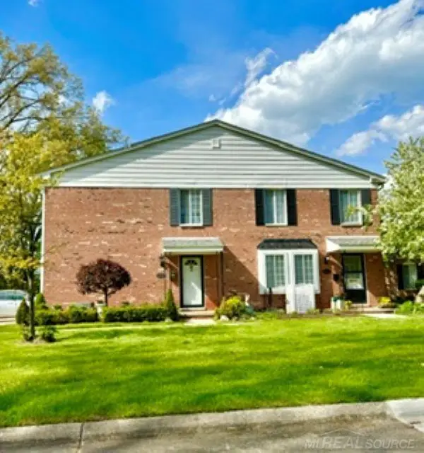 22801 Overlake, StClairShores, MI 48080