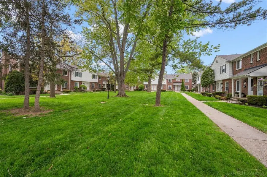 22959 Gary LN, Saint Clair Shores, MI 48080 - #3