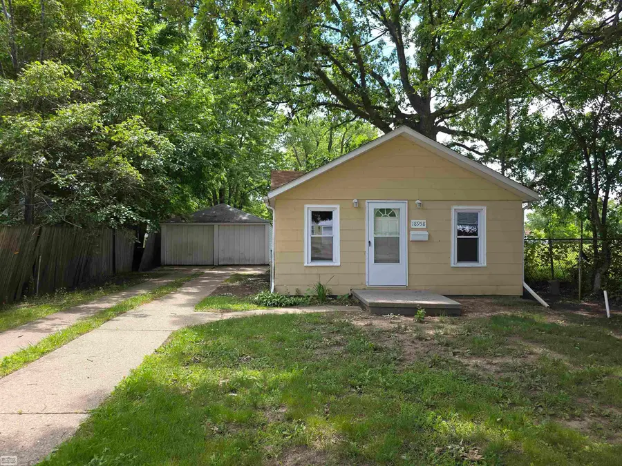 18958 Melvin ST, Roseville, MI 48066 - #2