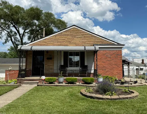28460 Hollywood ST, Roseville, MI 48066
