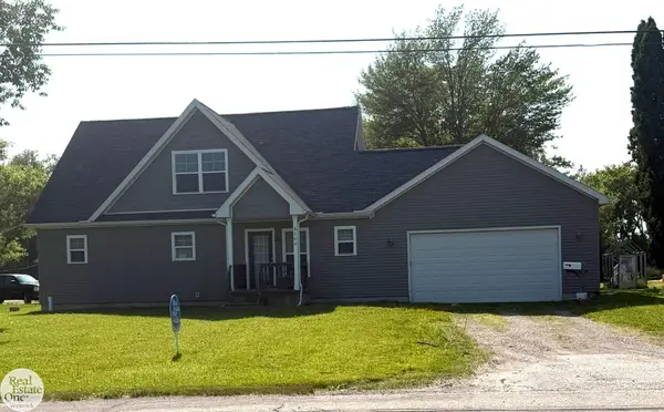 8164 River RD, MarineCity, MI 48039