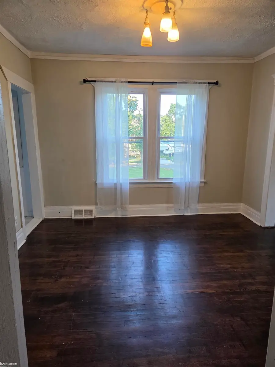 9405 Navarre ST, Detroit, MI 48214 - #2