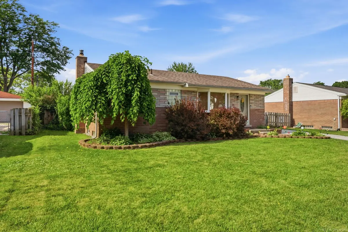 18018 cloverdale DR, Clinton Township, MI 48035 - #1