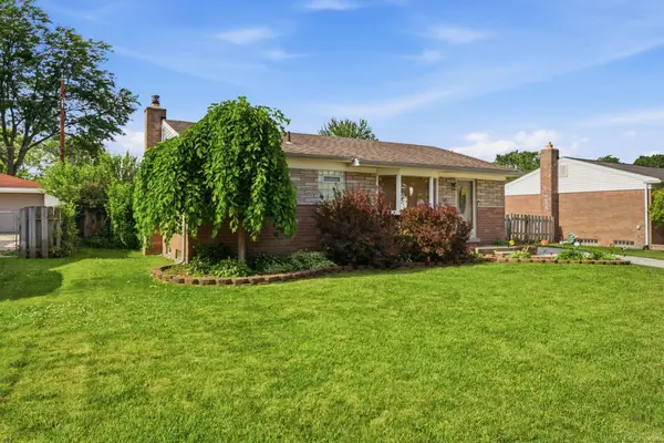 18018 cloverdale DR, ClintonTownship, MI 48035