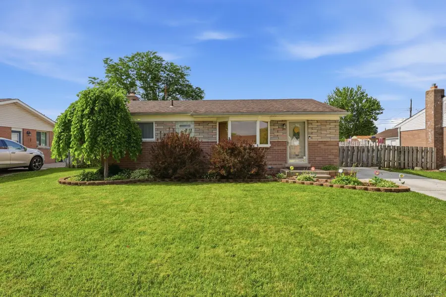 18018 cloverdale DR, Clinton Township, MI 48035 - #2