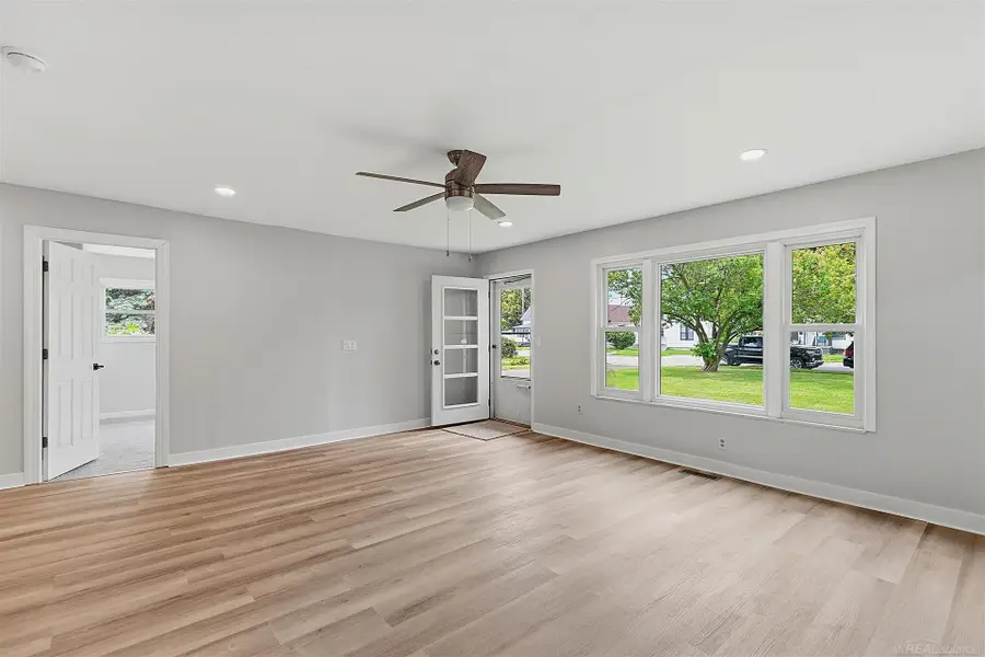 44 Fessenden ST, Mount Clemens, MI 48043 - #2