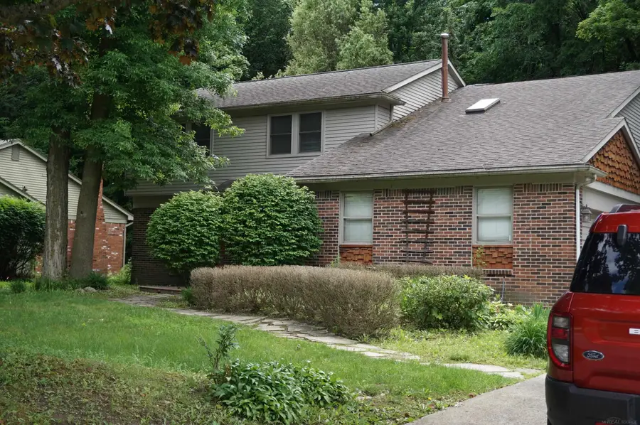 34711 Valley Forge DR, Farmington, MI 48331 - #2