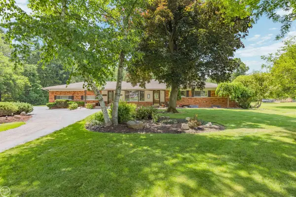 5248 Brookside DR, ShelbyTwp, MI 48316