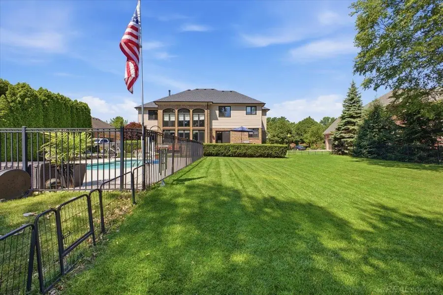 52250 Chickadee LN, Shelby, MI 48315 - #3