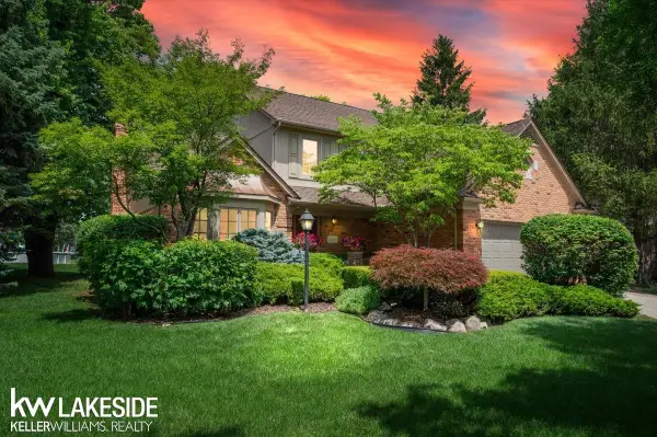 16965 Huntington Woods DR, Macomb, MI 48042