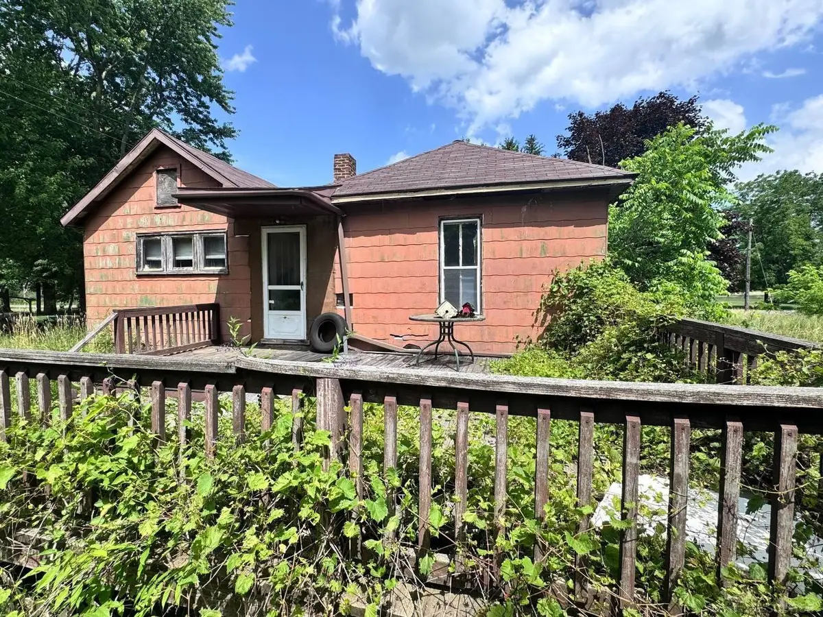 1416 Chesaning ST, Saint Charles, MI 48655 - #1