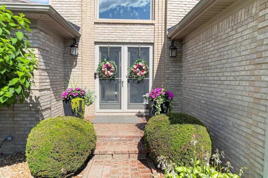 41220 Scarborough CT, Clinton, MI 48038 - #3