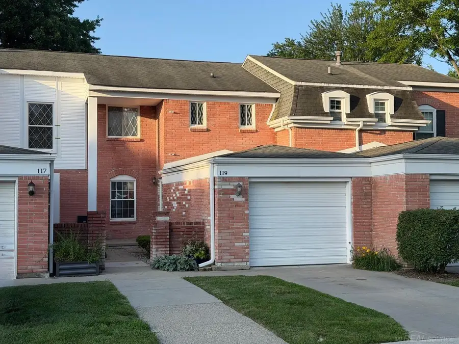 119 Manor WAY, Rochester Hills, MI 48309 - #2