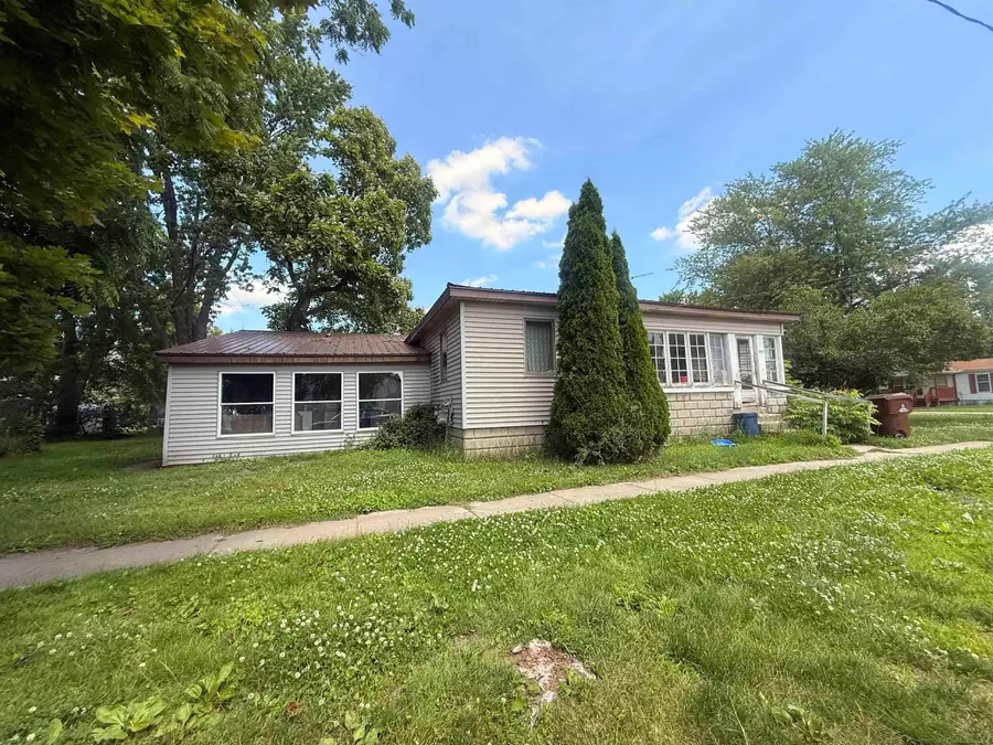 304 W Elba ST, Perrinton, MI 48871 - #2