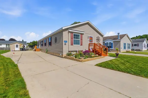 46112 Dunkirk CT, Macomb, MI 48044
