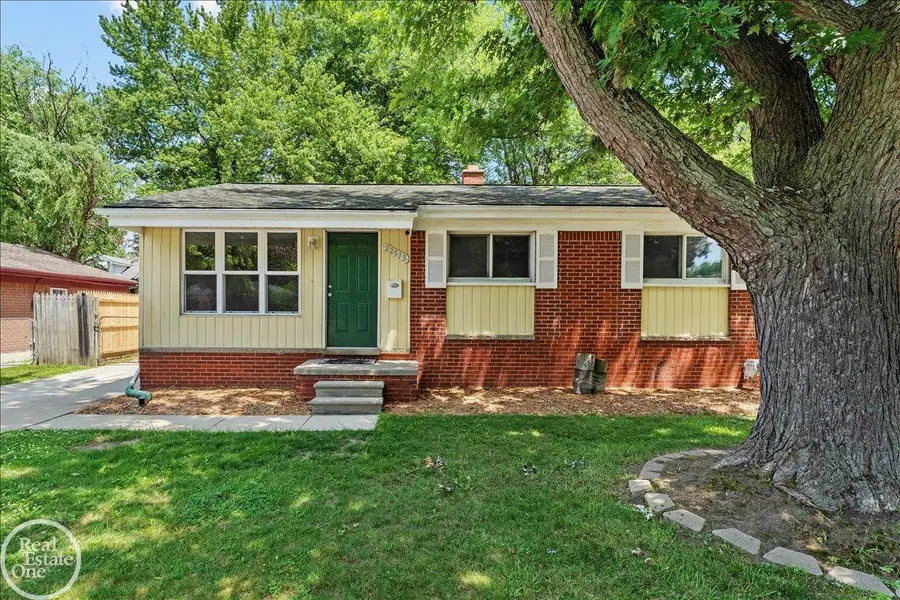 22513 Avon ST, Saint Clair Shores, MI 48082 - #3
