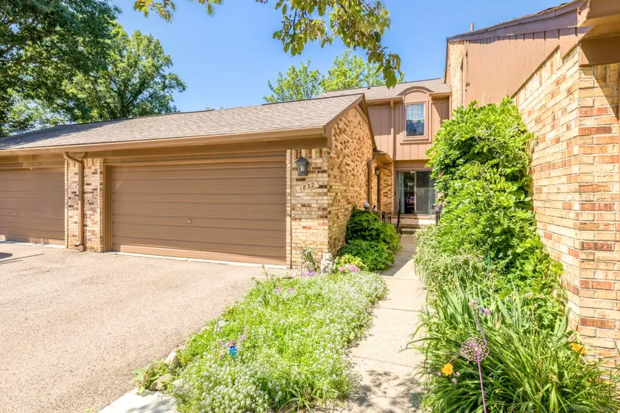 1832 Burning Bush CT, Rochester Hills, MI 48309 - #2