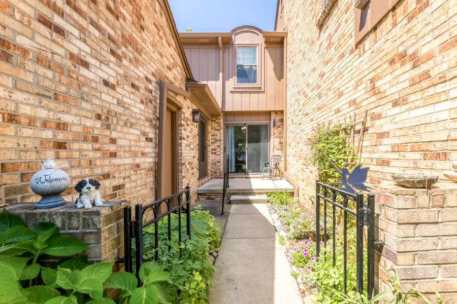 1832 Burning Bush CT, Rochester Hills, MI 48309 - #3