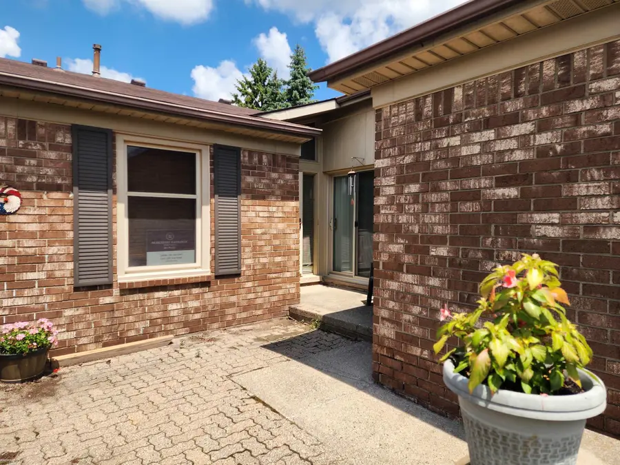 49860 Potomac CT, Utica, MI 48315 - #2