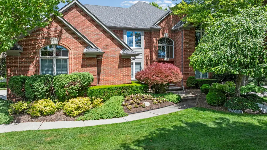 53816 Cherrywood DR, Utica, MI 48315 - #2