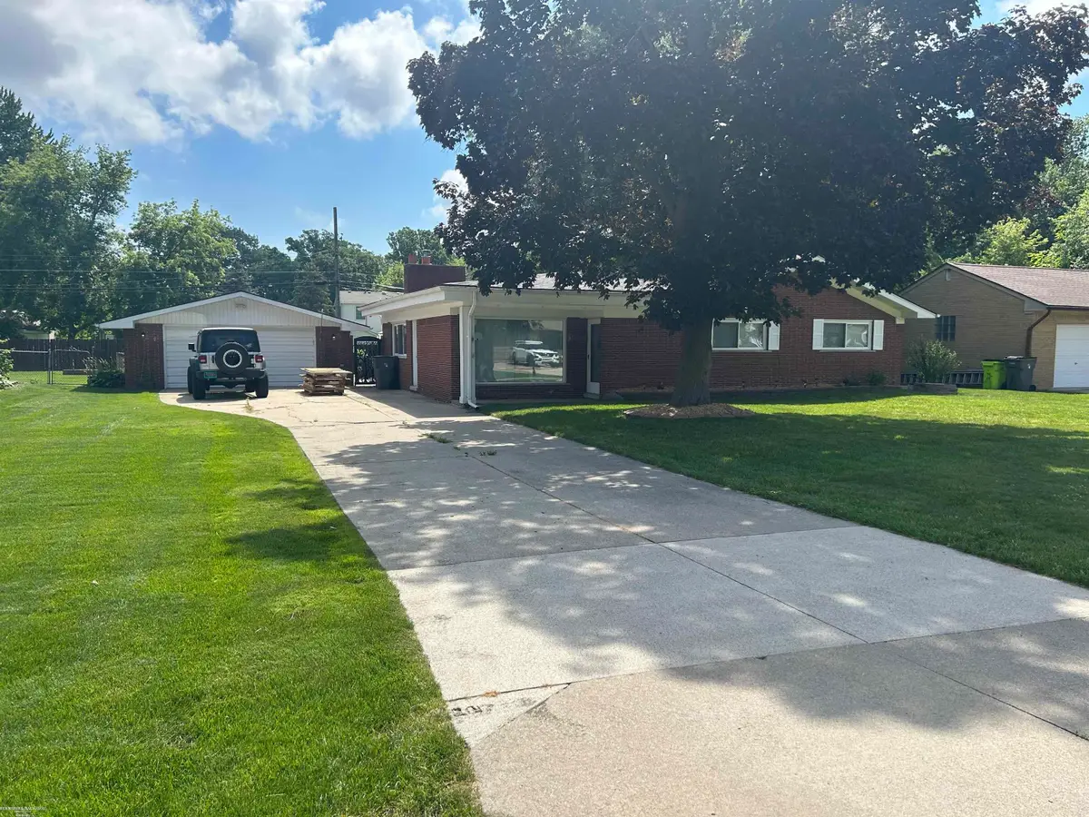 38506 Manchester St, Clinton Township, MI 48036 - #1