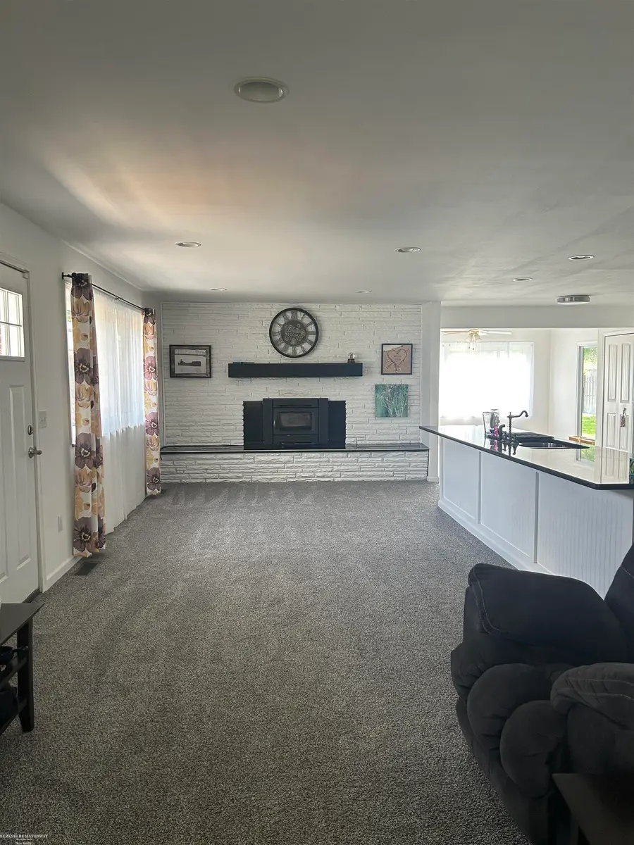 38506 Manchester St, Clinton Township, MI 48036 - #3