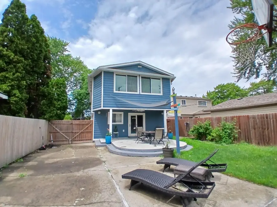 22700 Grove ST, Saint Clair Shores, MI 48080 - #2