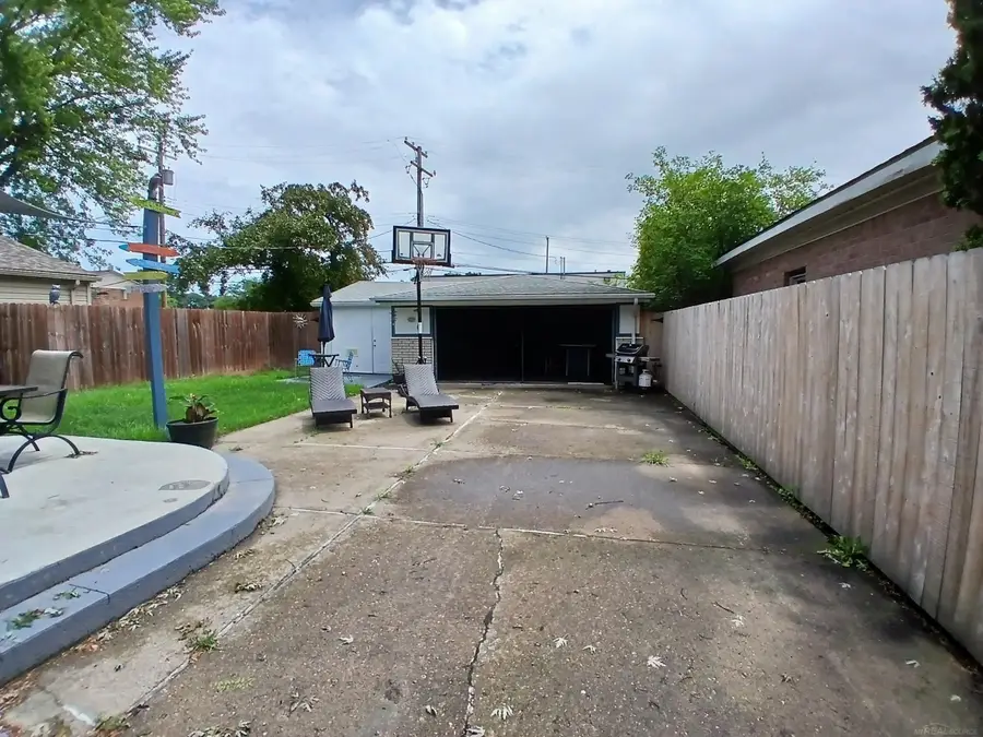 22700 Grove ST, Saint Clair Shores, MI 48080 - #3