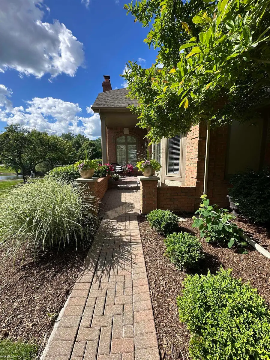 54920 Hennington CT, Shelby, MI 48316 - #3