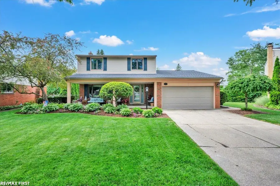 39755 Spitz DR, Sterling Heights, MI 48313 - #2