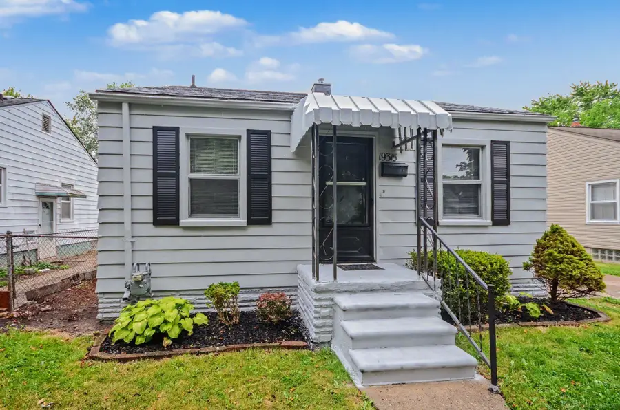 19315 Kingsville ST, Harper Woods, MI 48225 - #3