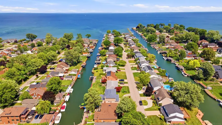 22461 LaVon ST, Saint Clair Shores, MI 48081 - #3
