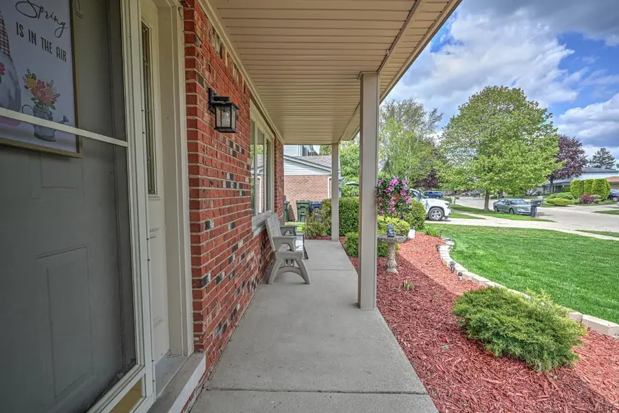 14514 Kerner DR, Sterling Heights, MI 48313 - #3