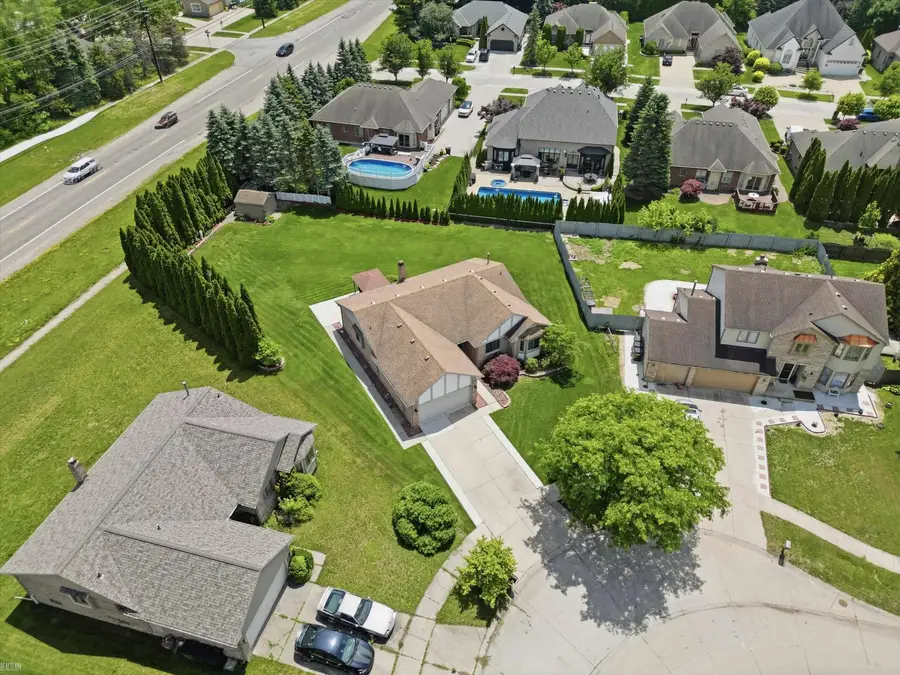 15066 Orleans DR, Shelby, MI 48315 - #2