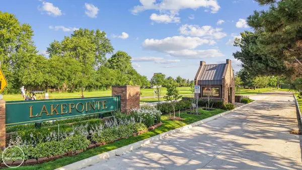 1074 Country Club DR, StClairShores, MI 48082