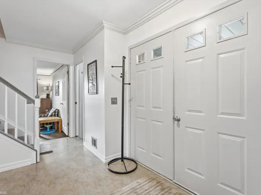 14560 Eastport DR, Sterling Heights, MI 48313 - #2