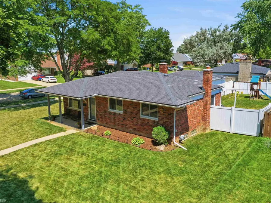 35806 Impala DR, Sterling Heights, MI 48312 - #2