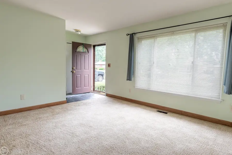 37733 Longacre DR, Sterling Heights, MI 48312 - #3