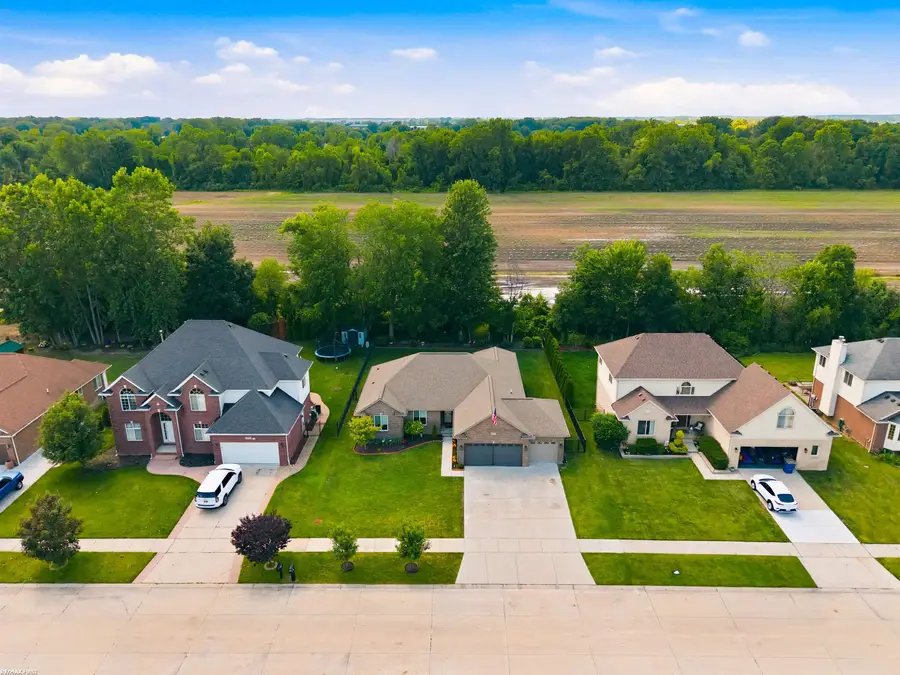 51341 Caroline DR, New Baltimore, MI 48047 - #3