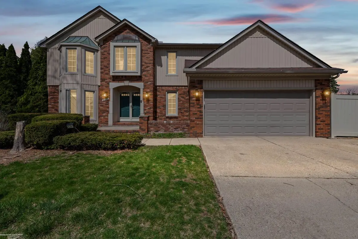 20281 Bannister Way WAY, Clinton, MI 48038 - #1