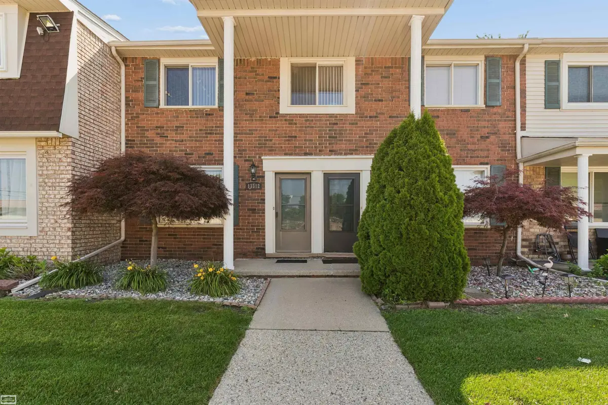 13312 Denver CIR, Sterling Heights, MI 48312 - #1