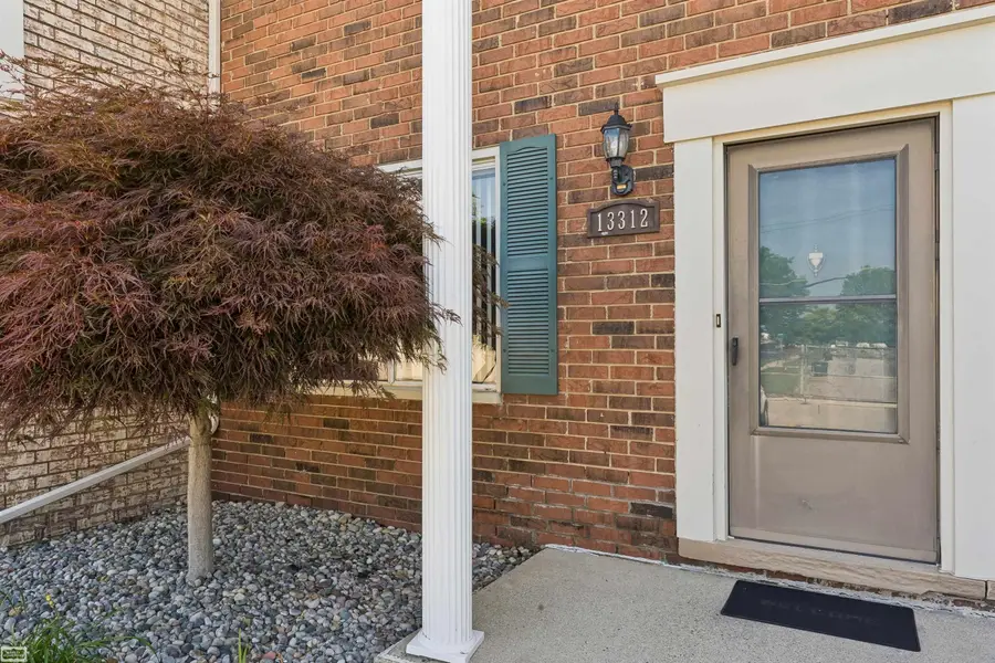 13312 Denver CIR, Sterling Heights, MI 48312 - #2
