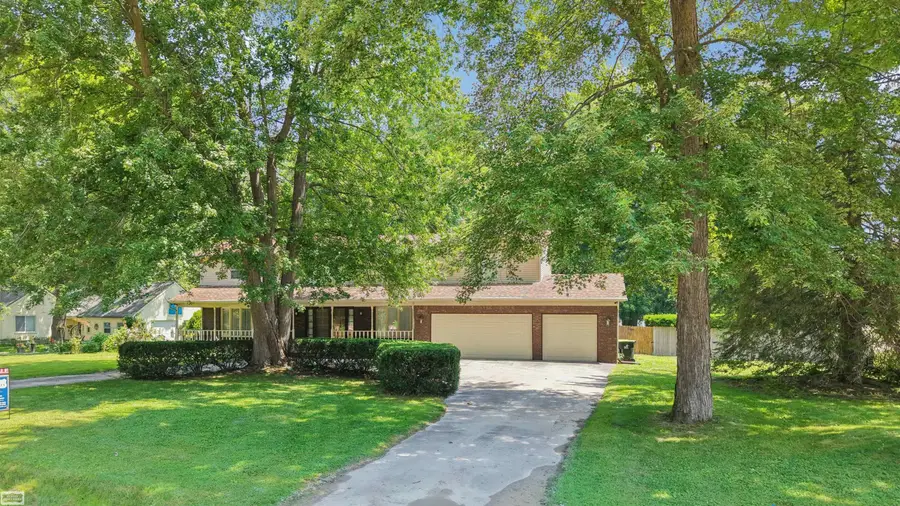 37816 Winkler ST, Harrison Township, MI 48045 - #2