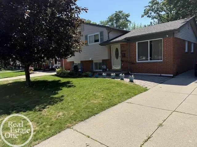 31705 Saint Margaret ST, Saint Clair Shores, MI 48082 - #1