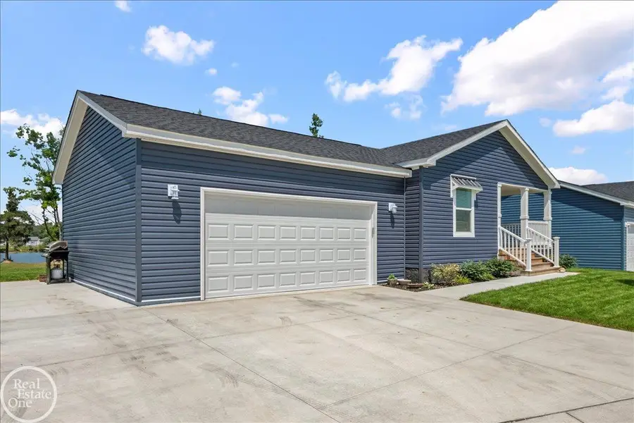 184 Riviera DR, Lapeer, MI 48446 - #3