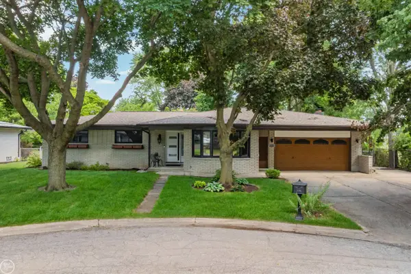 45510 Louise CT, Utica, MI 48317
